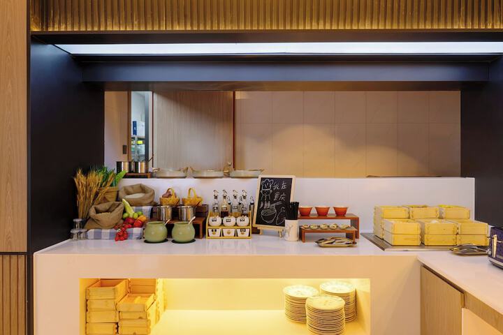 Dining 110 of 127