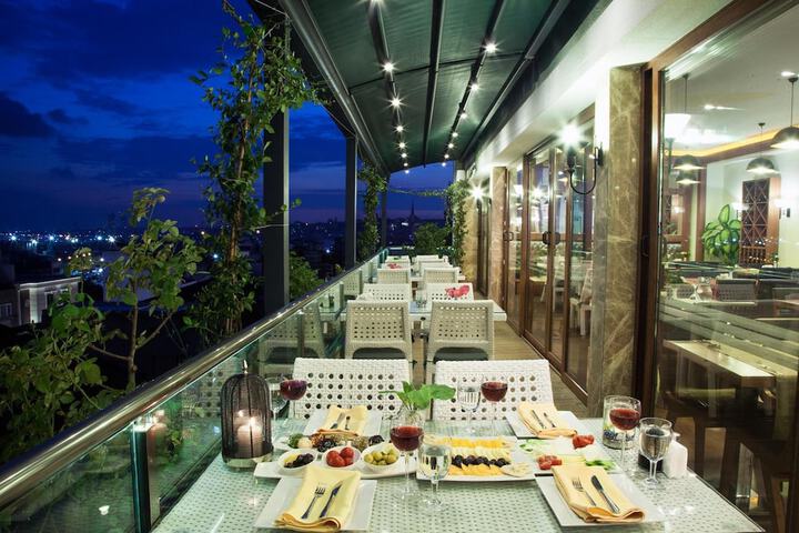 Dining 44 of 59