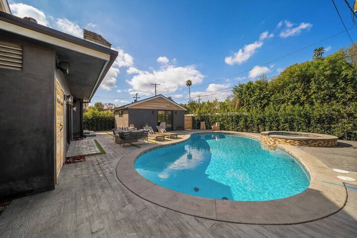 Pool 73 of 103