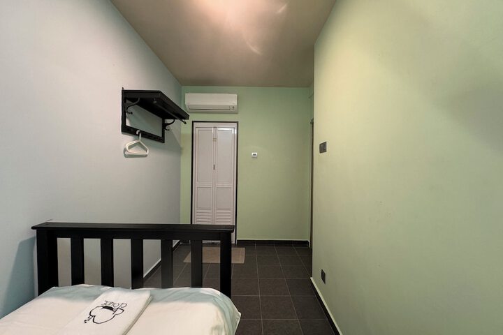 Room 5 of 49