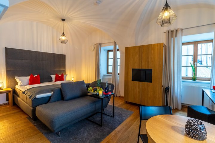 Room 3 of 43