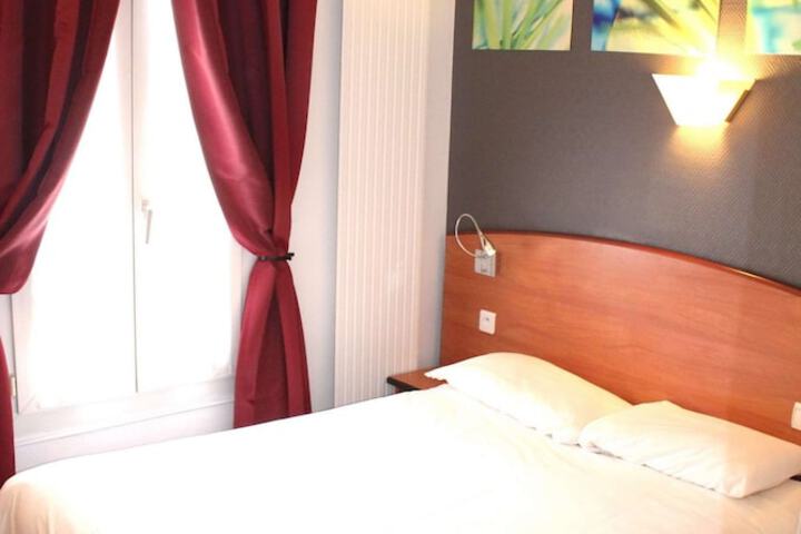 Room 10 of 25
