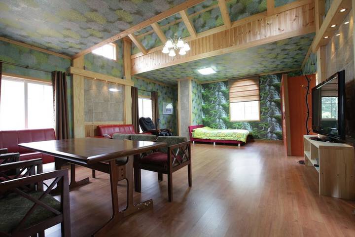 Room 13 of 63