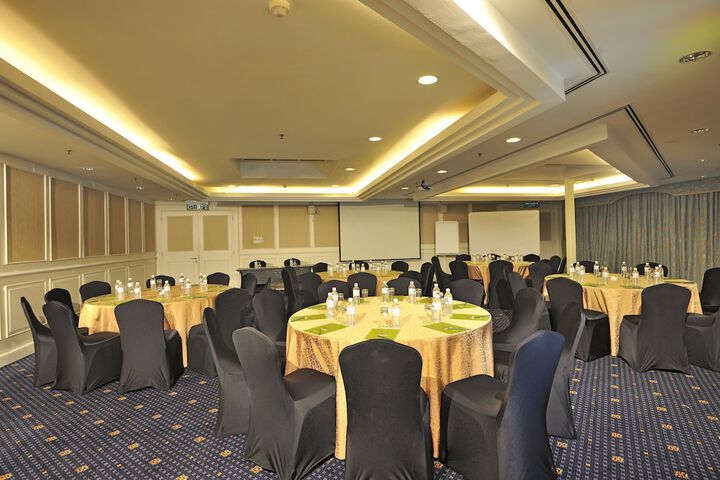 Ballroom/Hall 90 of 98