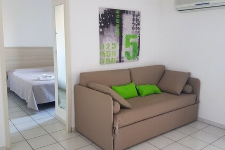 Room 4 of 38