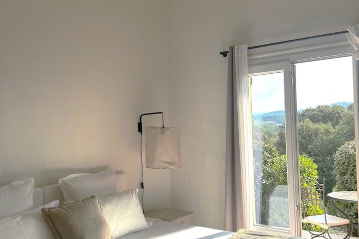 Room 8 of 84