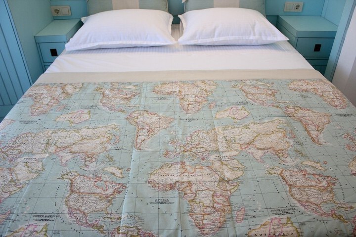 Room 8 of 80