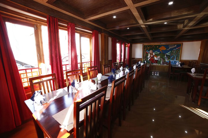 Dining 20 of 28
