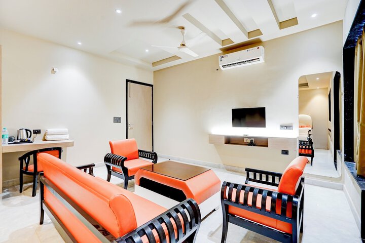Hotel Royal City in Noida