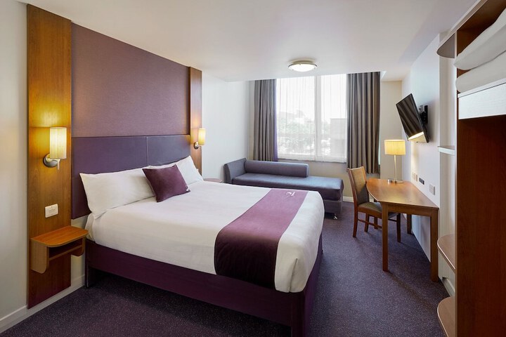 Room 8 of 30