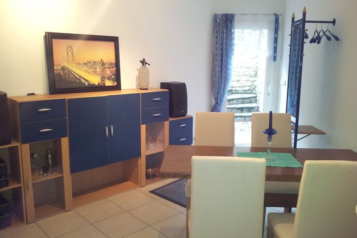 Room 12 of 145