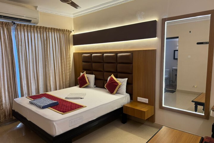 Room 6 of 18