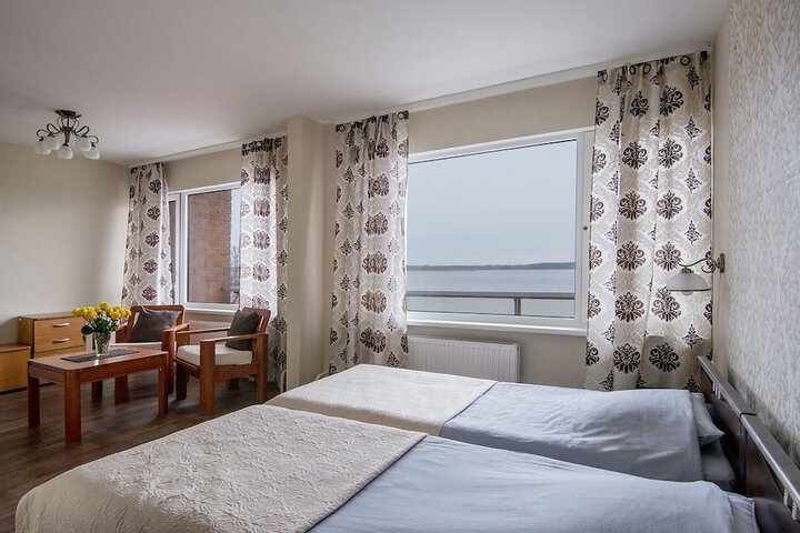 Room 8 of 25