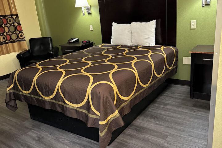 Room 3 of 18
