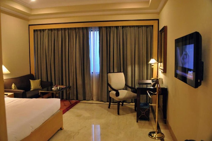 Room 32 of 75