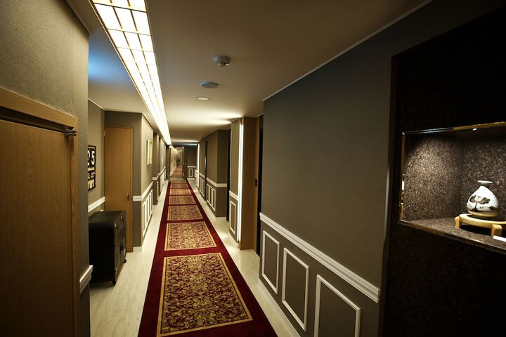 Ballroom/Hall 29 of 32