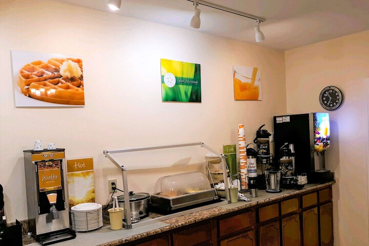 Breakfast/Coffee Service 18 of 24