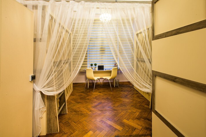 Room 11 of 25