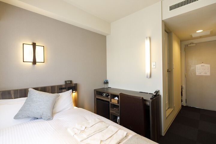 Room 15 of 48