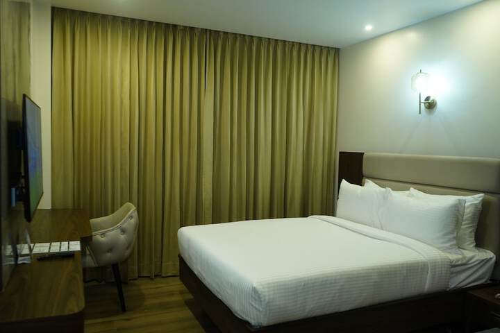 Room 8 of 42