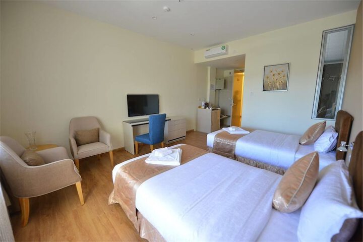 Room 8 of 76