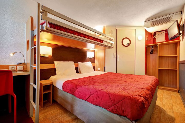 Room 10 of 24