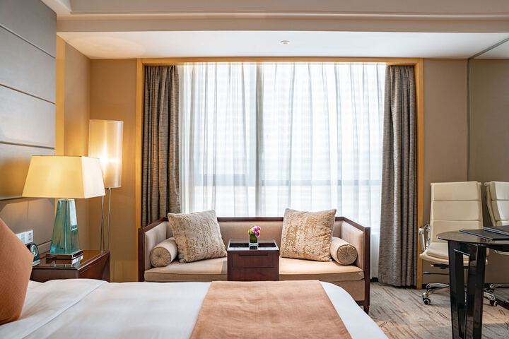 Room 9 of 90