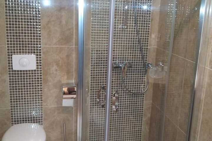 Room 12 of 23