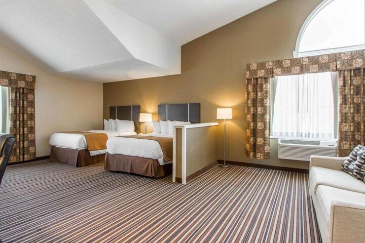 2 Double Beds (3 of 9)