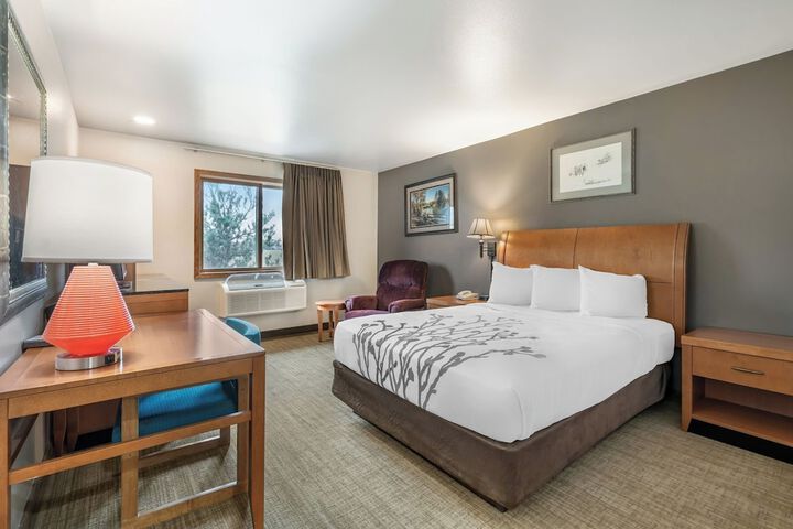 Room 6 of 18