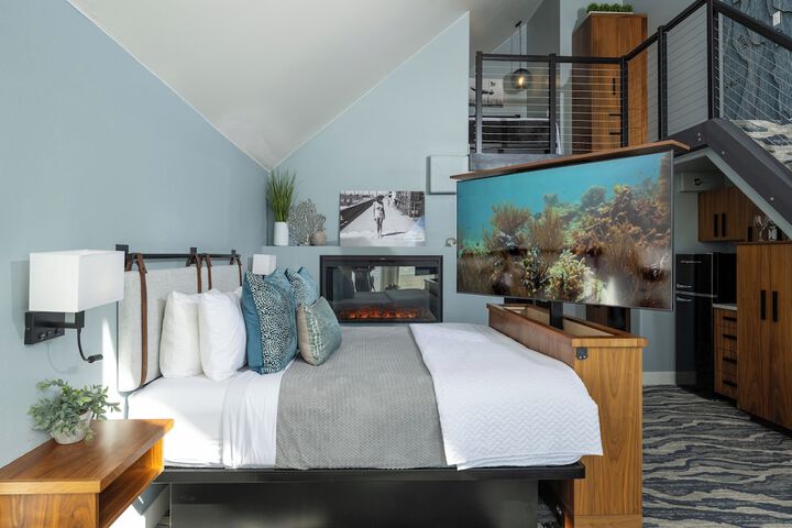 Room 3 of 176