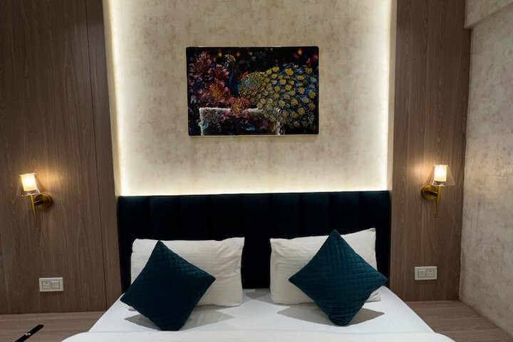 Room 12 of 23