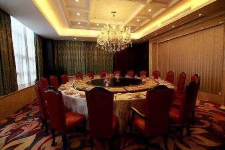 Dining 18 of 19