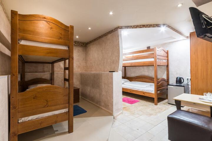 Room 14 of 68