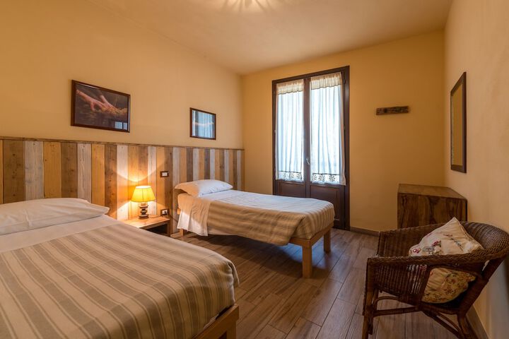 Room 9 of 120