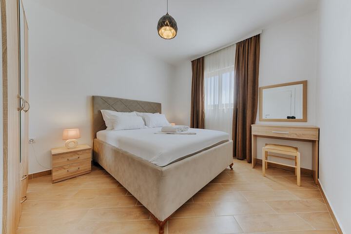 Room 4 of 16