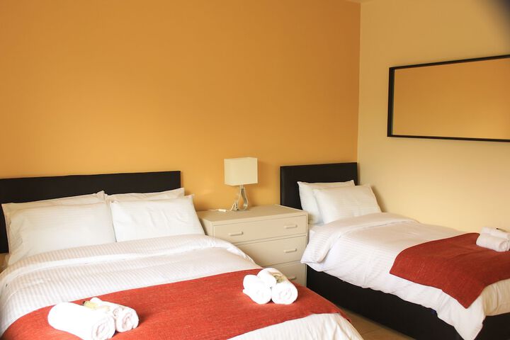 Room 7 of 10