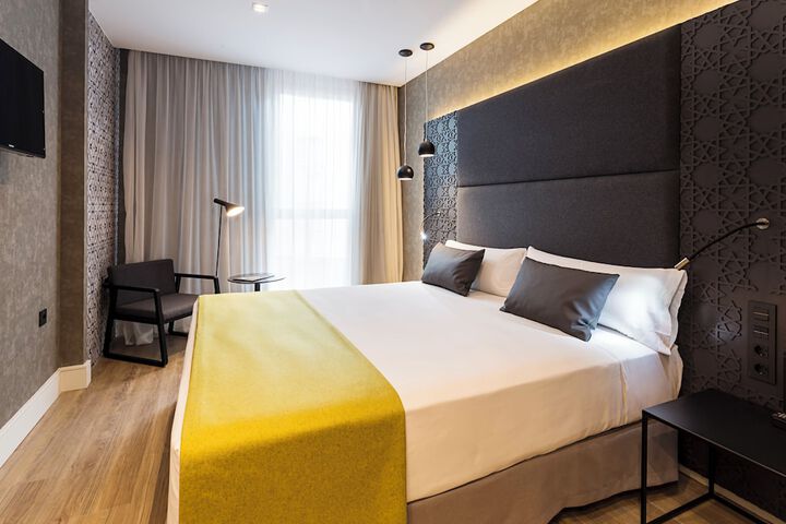 Room 32 of 79