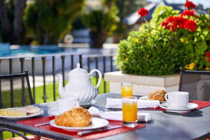 Breakfast/Coffee Service 61 of 105