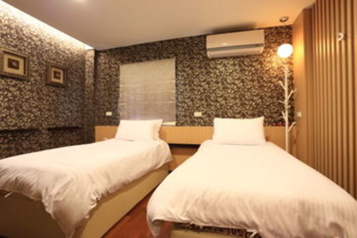 Room 25 of 44
