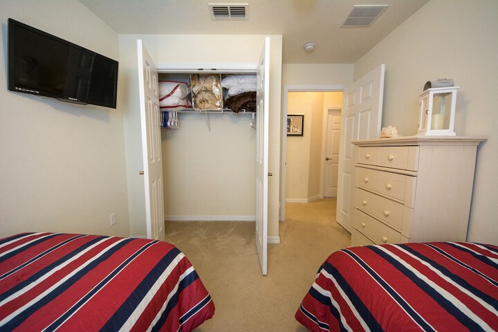 Room 79 of 221