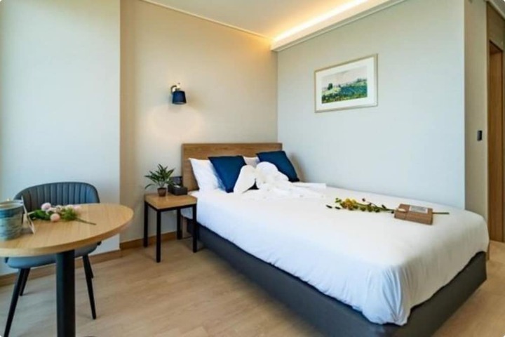 Room 10 of 26