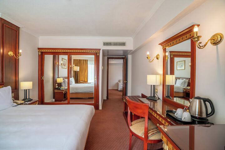 Room 44 of 75