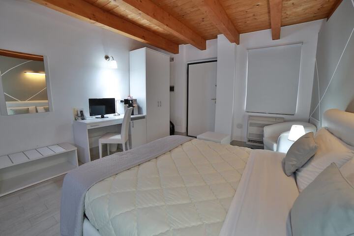 Room 7 of 30