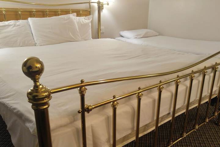 Room 55 of 236