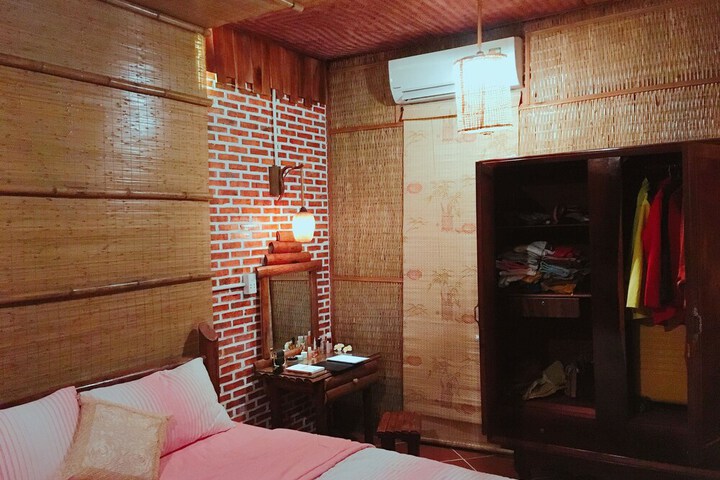 Room 6 of 27