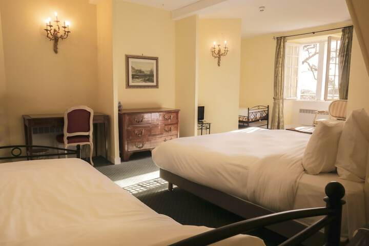 Room 43 of 224
