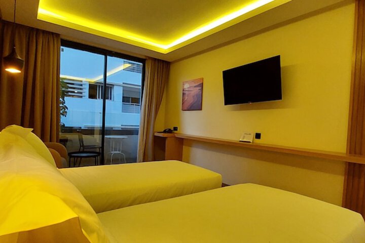 Room 33 of 84