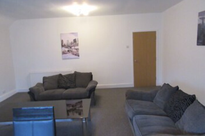 Room 11 of 32