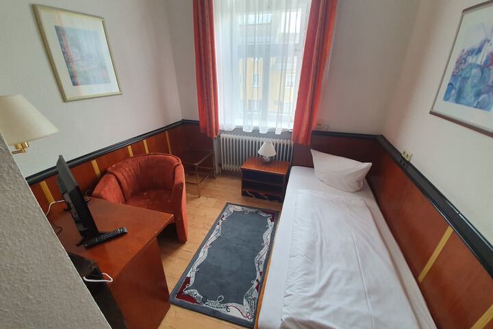 Room 11 of 34